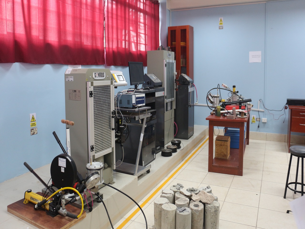 Laboratorio de Mecánica de Rocas y Suelos.
