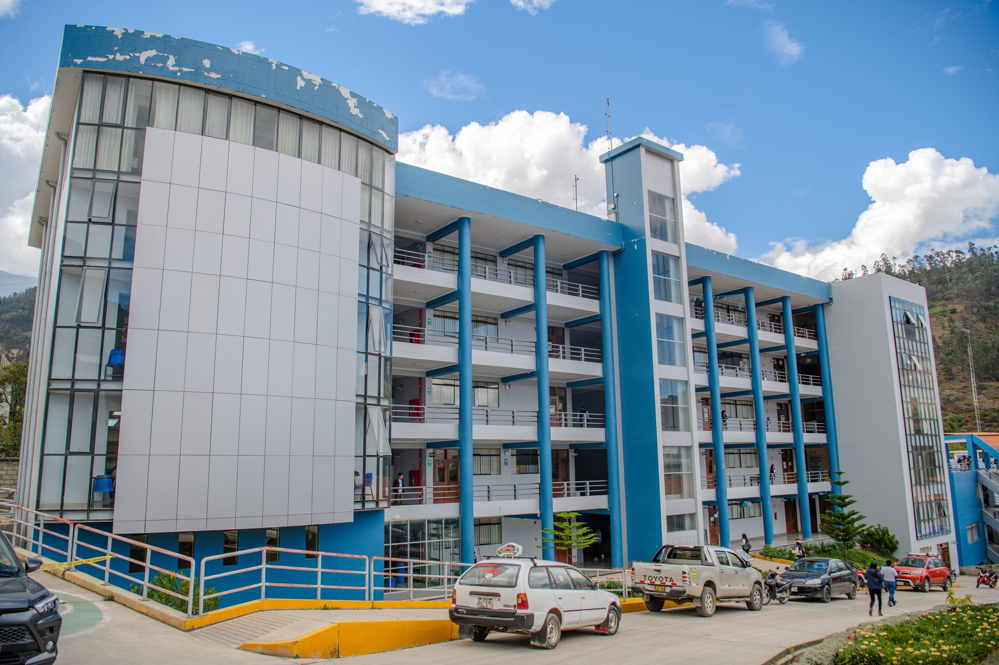 Pabellón de la Facultad de Educación y Ciencias Sociales - UNAMBA